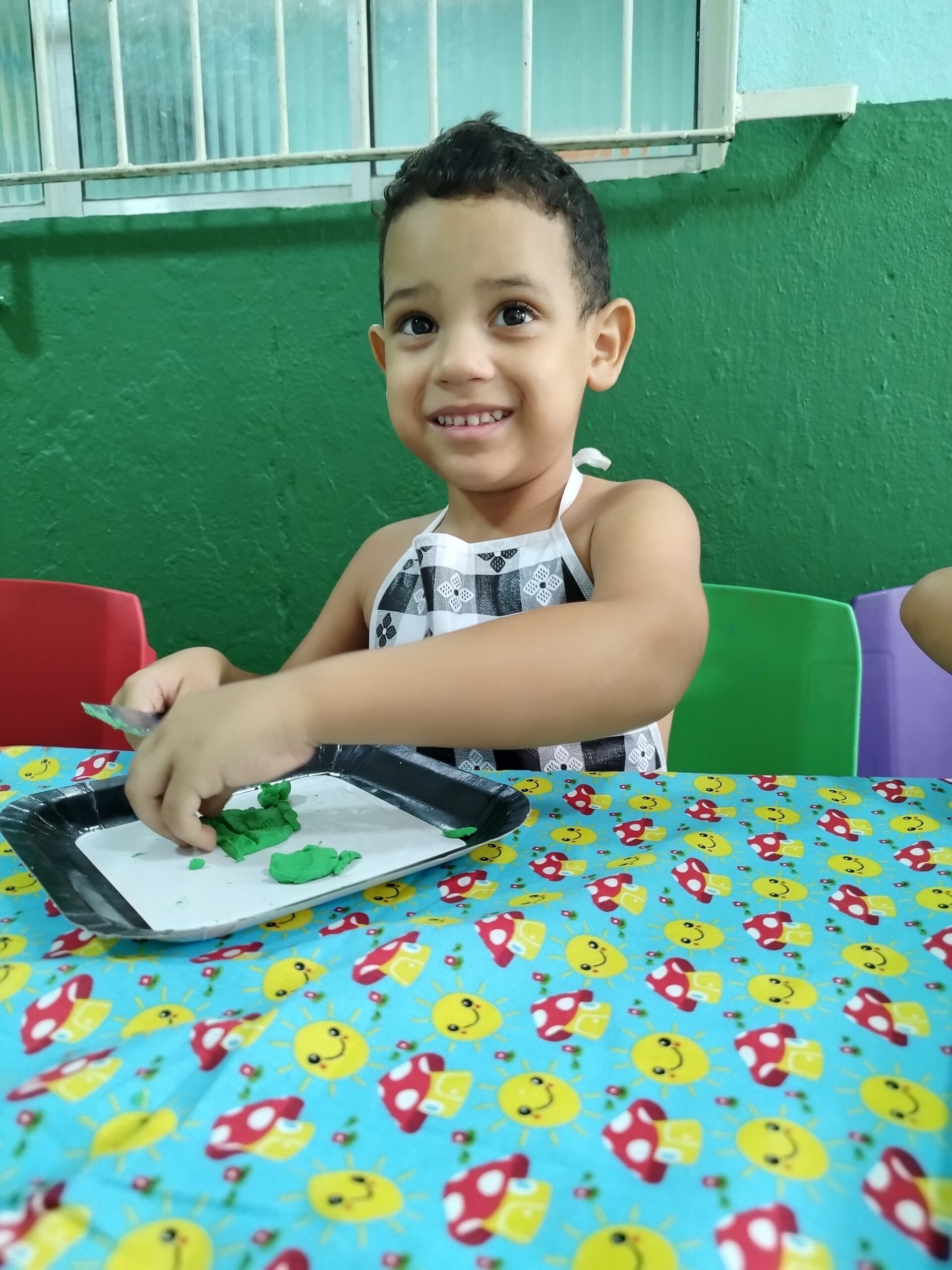 Oficina prática de beleza com participantes