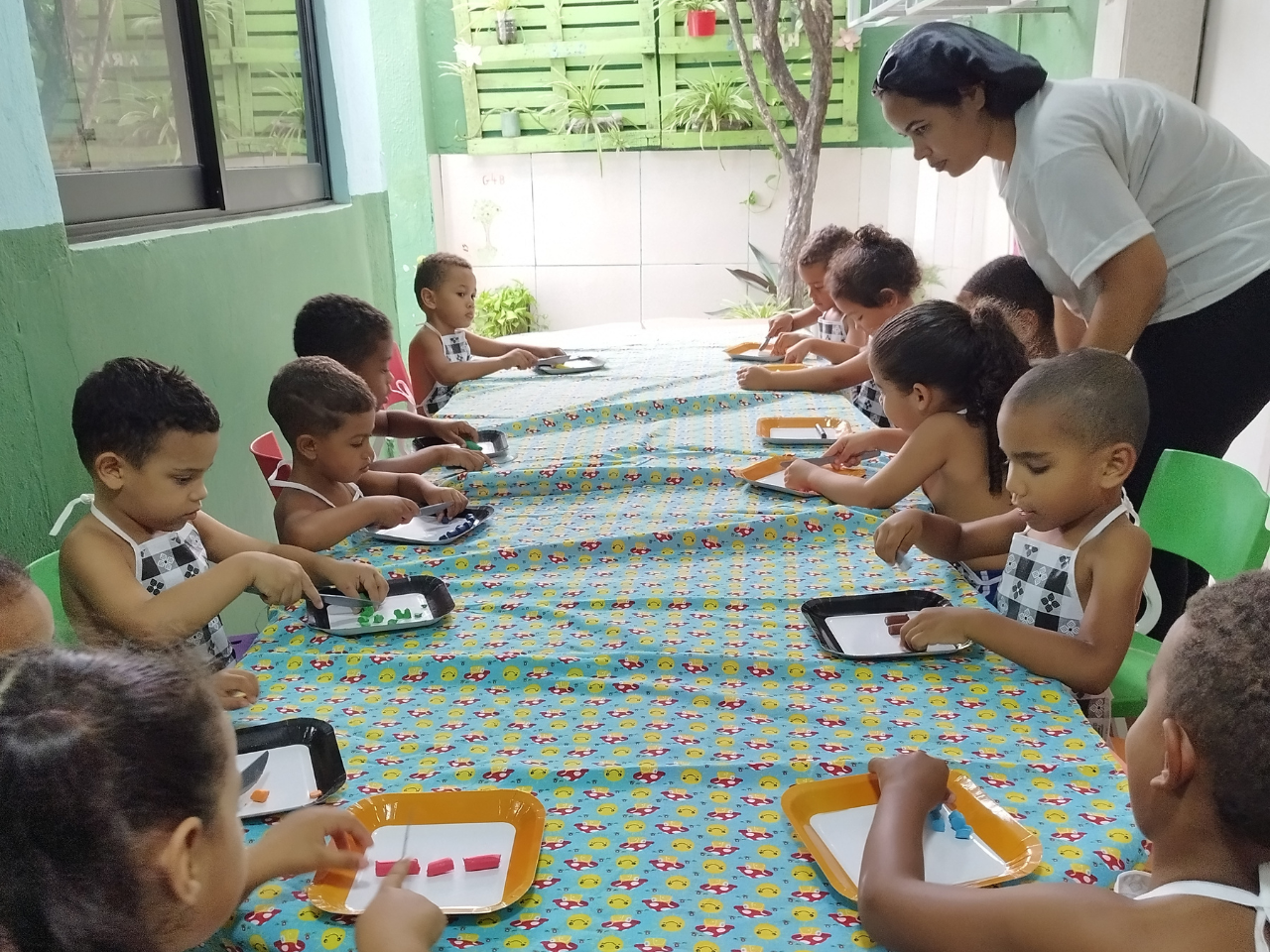 Oficina de beleza promovida pelo instituto